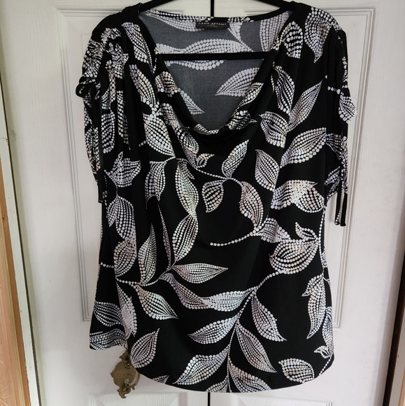 Lane Bryant Black and White Leaf Print Women's Top - Picture 2 of 10